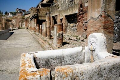 Pompeii Ruins: Day Trip from Naples with skip the line ticket - Priority entrance at the Pompeii main gate