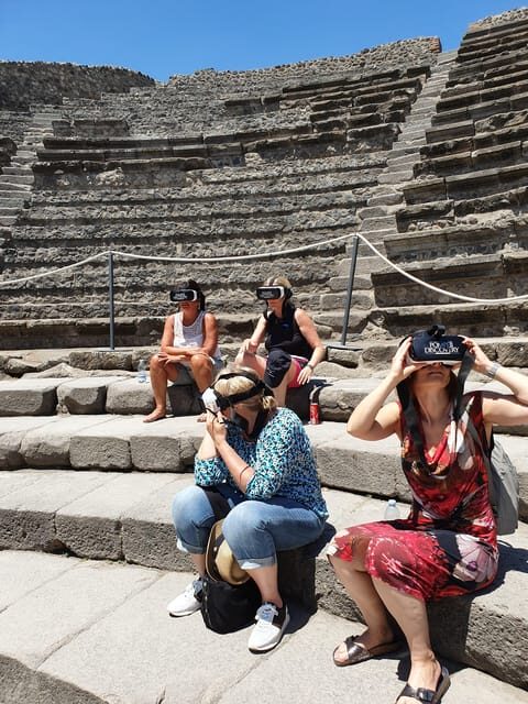 Pompeii Ruins: Virtual Tour 360° with Authorized Storyteller - Practical tips so the VR works with your feet