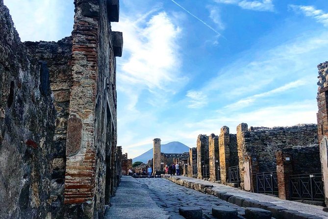 Pompeii Skip-the-Line Entry Small Group Guided Tour - The guided route: western Pompeii in a smart order