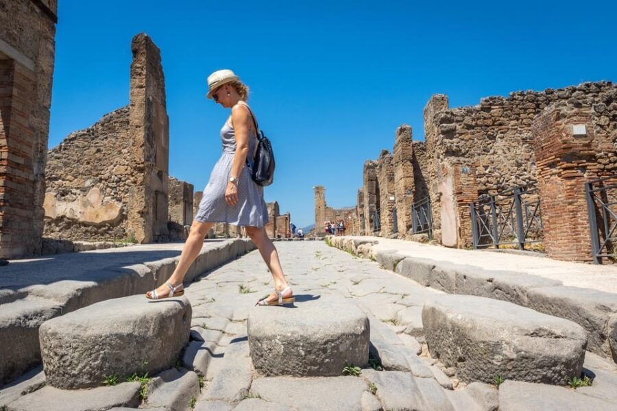 Pompeii Skip-the-Line Ticket and Audioguide - How the multilanguage audioguide changes your ruins time