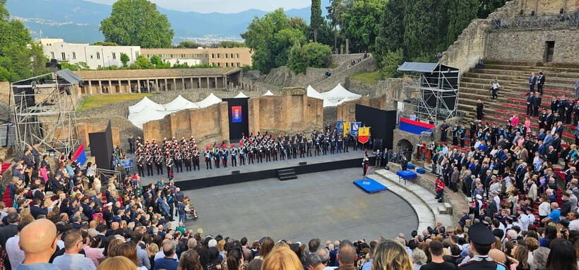 Pompeii, skip-the-line ticket with smartphone audio guide on App - Languages and on-site help: what to expect