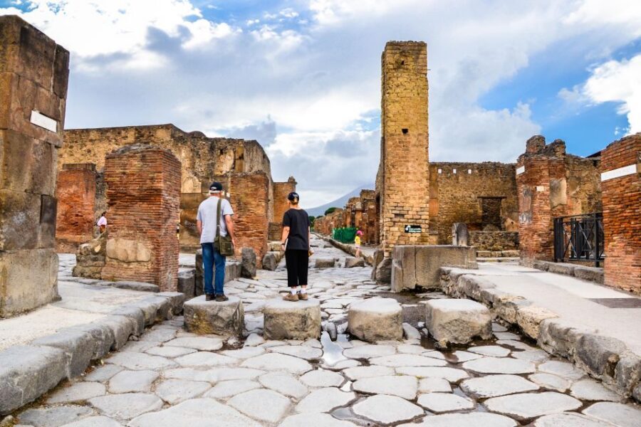 Pompeii Skip the line ticket+transfer from Naples - The transfer ride: 45 minutes each way