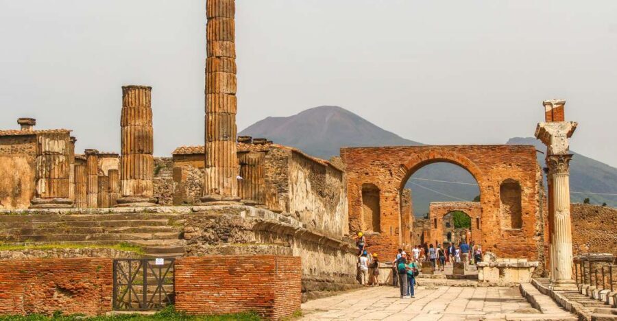 Pompeii: Small Group Guided Tour and Skip-the-Line Ticket - Start at Piazza Esedra: how the meeting sets the tone