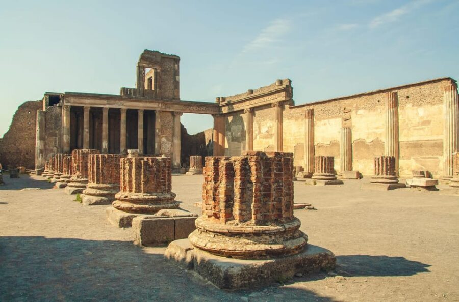 Pompeii: Small Group Guided Tour and Skip-the-Line Ticket - The forum and main streets: where the tour gives you orientation