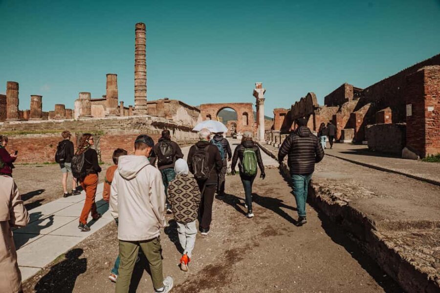 Pompeii Small Group Tour with transportation from Naples - The 2-hour guided walk: what your archaeologist guide will do
