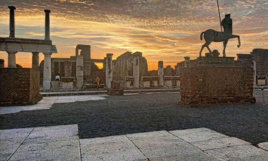 Pompeii Sunset tour for small group - Meeting near Parking Zeus and finding your guide fast