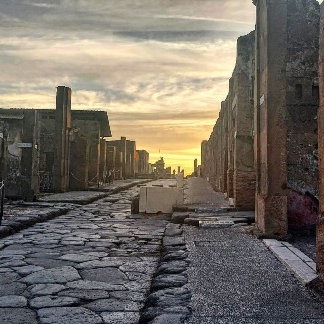 Pompeii Sunset tour for small group - Terme Stabiane and the Lupanare: two very different looks, same payoff