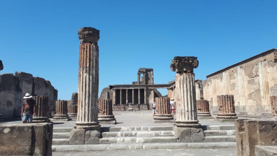 Pompeii Sunset tour for small group - What to wear and how much walking to expect