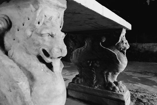Pompeii Tour & Admission included in a Small Group - Domus and shop life: what homes and streets reveal