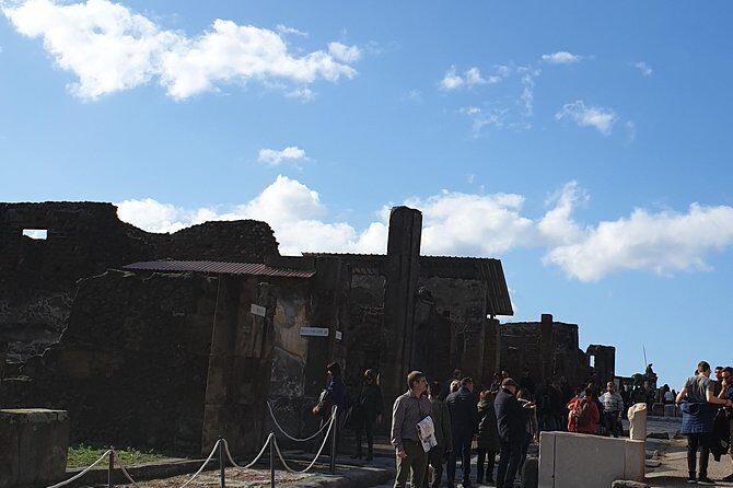Pompeii tour with entrance ticket! - Finding Pompei Scavi Villa dei Misteri (and why it matters)