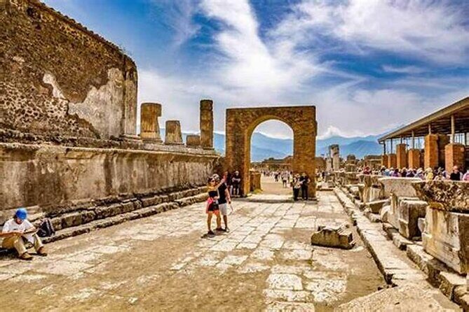 Pompeii Tour with Lunch and Wine Tasting from Positano - Cantina del Vesuvio: lunch and wine tasting with a real payoff