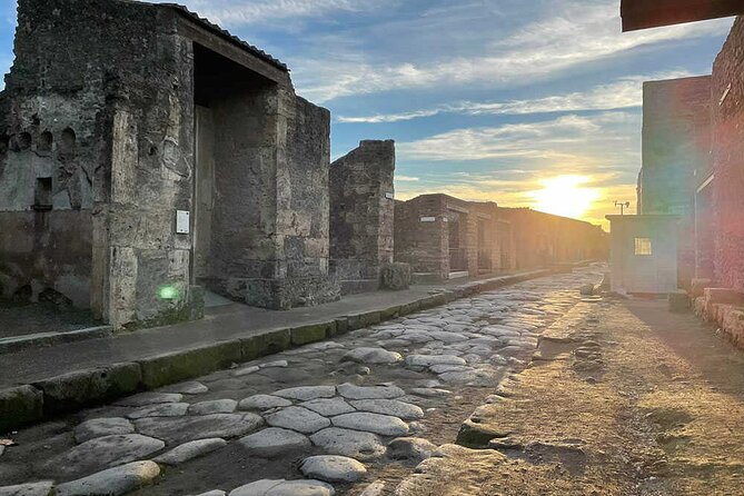 Pompeii Unveiled: 3-Hour Private Tour In-Depth Discovery - The Forum de Pompeya: City Heart, Crowd Energy, and Vesuvius