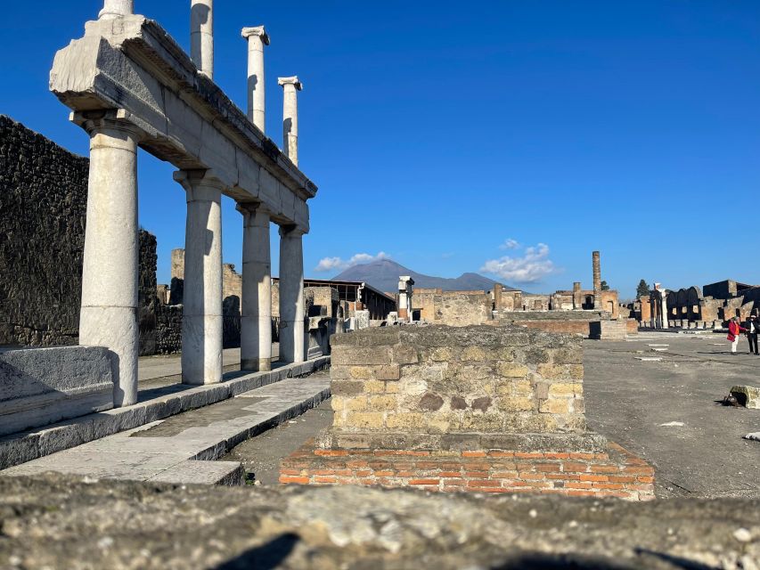 Pompeii-Vesuvius & Winery All Inclusive Tour From Positano - Vesuvius hike for 90 minutes: views, effort, and timing