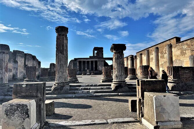 Pompeii & Vesuvius with Lunch & Wine Tasting from Amalfi Coast - Pompeii ruins with an archaeologist guide: see what matters fast