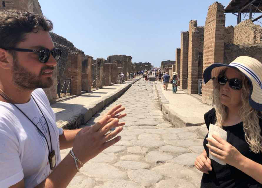 Pompeii VIP 3h Tour: Skip-the-line with your Archaeologist - Greater Decumano and the everyday streets people actually walked