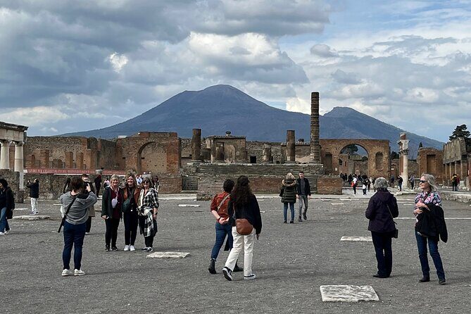 Pompeii walking tour (2hrs) - Logistics that affect your day: meeting point, mobile ticket, weather
