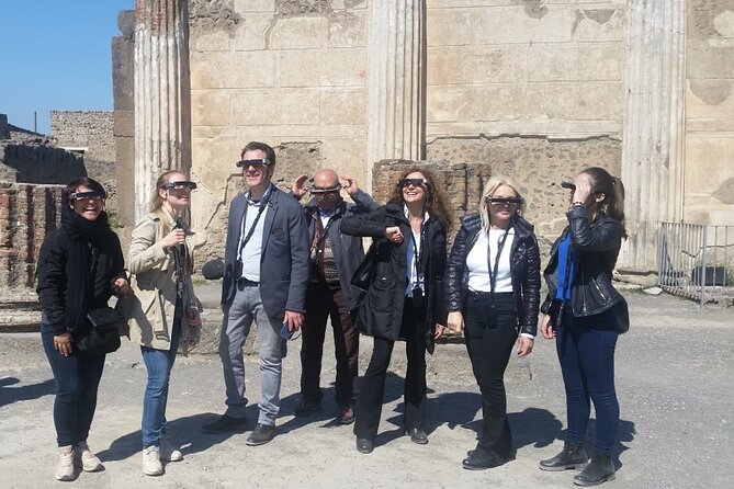 Pompeii: walking tour with 3D glasses and with entrance ticket - Kids, eyeglasses, and comfort: practical details that affect your experience