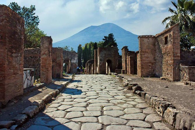 Pompeii Walking Tour with a licensed Guide - Pompeii Archaeological Park in 2 Hours: What the Walk Feels Like