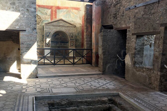 Pompeii with an archaeologist, small group!!! - The lupanary and the harder edges of Pompeii