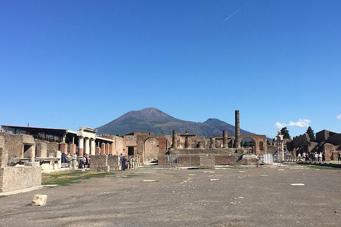 Pompeii with an archaeologist, the original!!! - How the timing helps: heat, crowds, and late-day light