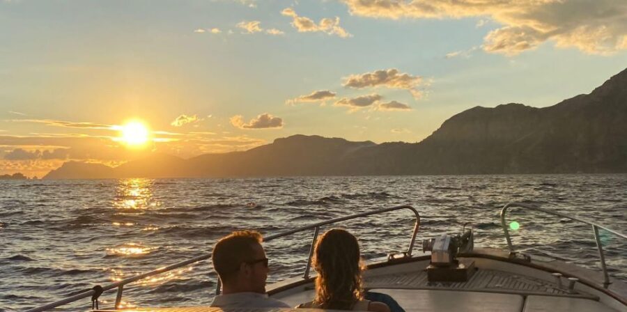 Positano: Amalfi Coast Sunset Group Boat Tour with Prosecco - Prosecco onboard: value for couples and special-occasion travelers
