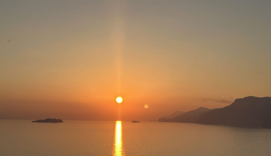 Positano: Amalfi Coast Sunset Group Boat Tour with Prosecco - Meeting at Cassiopeia Cooperative on Spiaggia Grande (and why 30 minutes early helps)