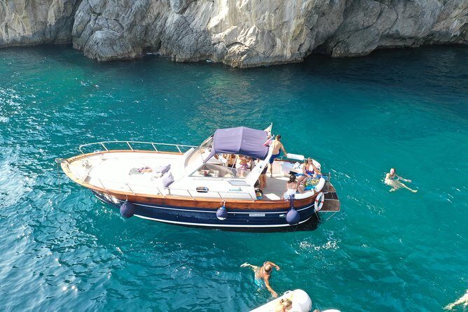 Positano e Amalfi exclusive cruise - Why a private gozzo cruise beats the shore crowds