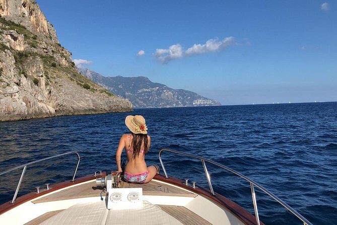 Positano e Amalfi exclusive cruise - Praiano swim time: a calm stop with real water value