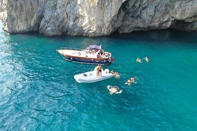 Positano e Amalfi exclusive cruise - On-board comfort that actually helps: restrooms, WiFi, and snacks