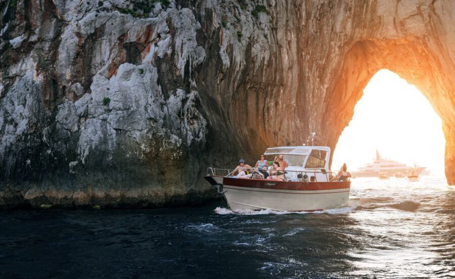 Positano: Small-Group Boat Excursion to Capri Island - From the Sorrento coast to Capri: the “pre-show” stops