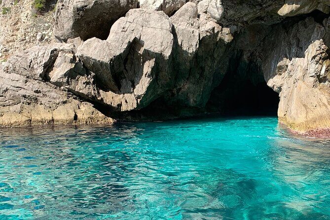 Private boat tour along the coast of Capri : 2 hours of beauty - Stop 4: Faraglioni Again, But With a Clear Purpose for Photos