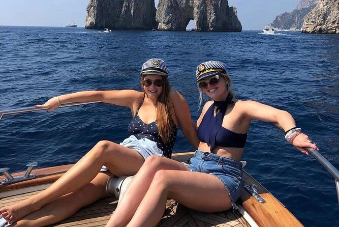 Private boat tour Capri & Positano - Li Galli, Punta Campanella, and the Amalfi-to-Positano coastline