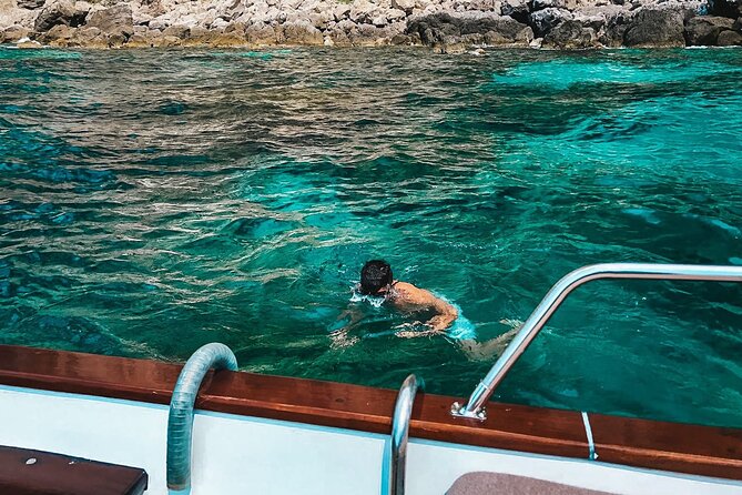 Private Boat Tour of Capri - Blue Grotto by rowboat: the ticket cost, the queue reality, and the best strategy