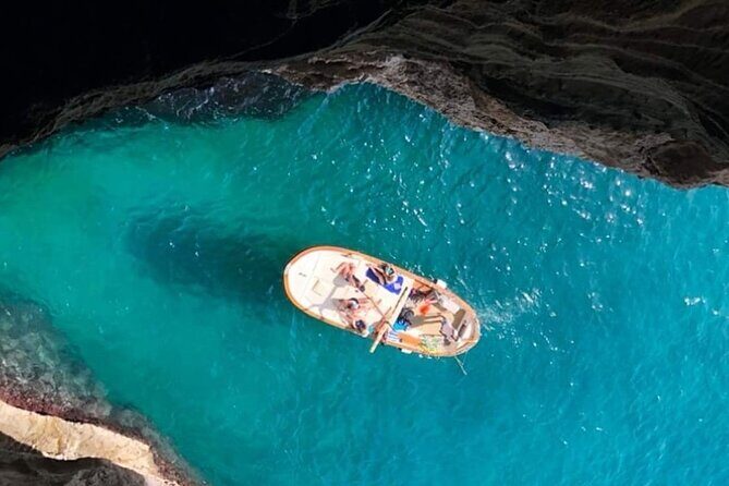 Private boat tour of Capri (relaxation tour three hours) - The 3-hour route: grottos and Faraglioni in a smart sequence