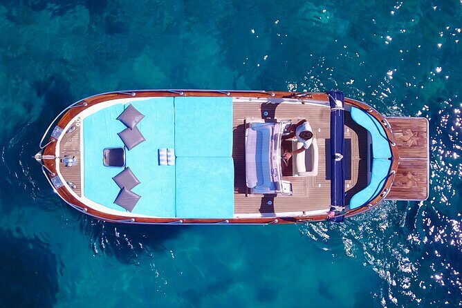 Private boat trip to Capri - Natural Arch Views: Sea-to-Rock Geometry