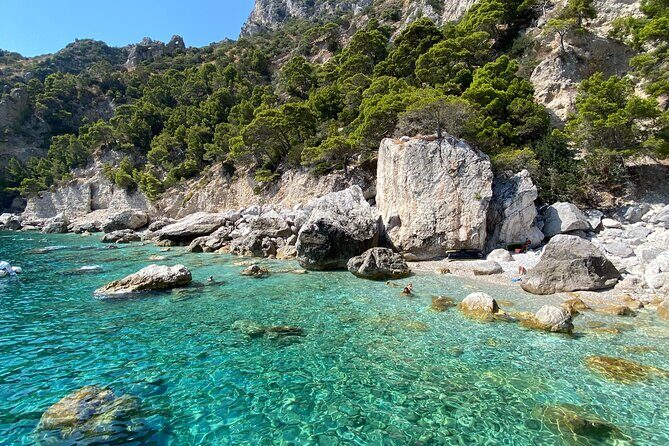 Private boat trip to Capri - The Meeting Point and the Easy Start at Capri Precious