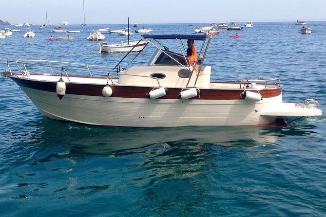 PRIVATE CAPRI ISLAND & BLUE GROTTO Full Day boat tour. - A full day on Capri’s shoreline, minus the stress