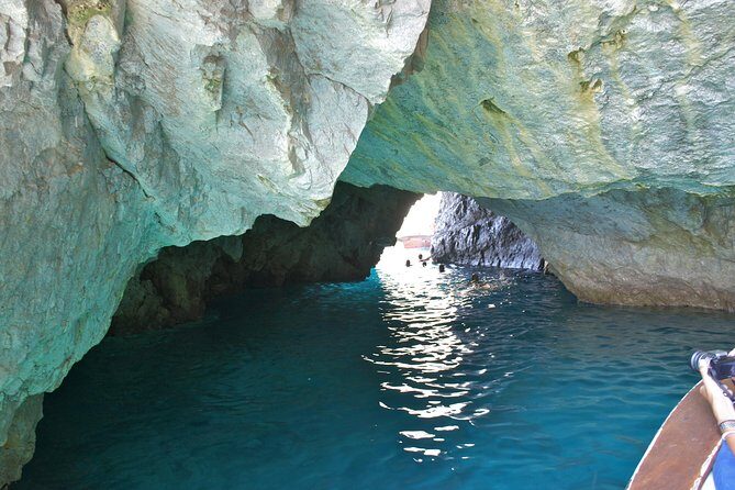 PRIVATE CAPRI ISLAND & BLUE GROTTO Full Day boat tour. - Grotta Verde and Punta Carena: light effects you can actually see
