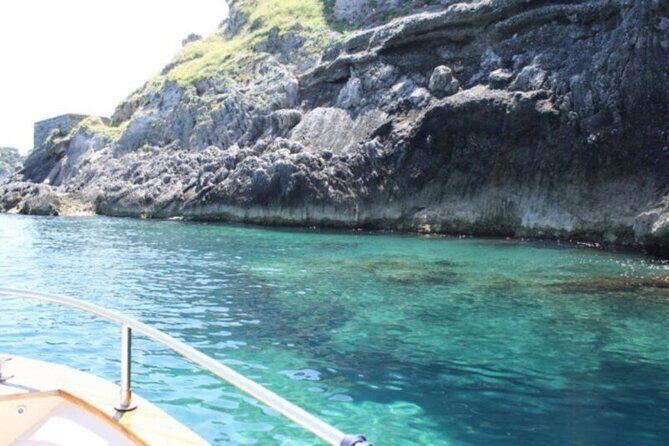 Private Capri Luxury Boat Experience: Cruise, Swim & Sunbathe - On-Board Hosting: The Skipper Can Make or Break the Day