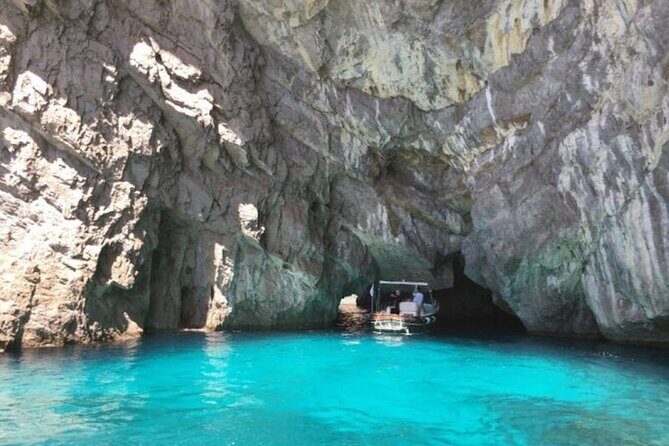 Private Capri Luxury Boat Experience: Cruise, Swim & Sunbathe - Lunch, Snacks, and the Pace Between Sights