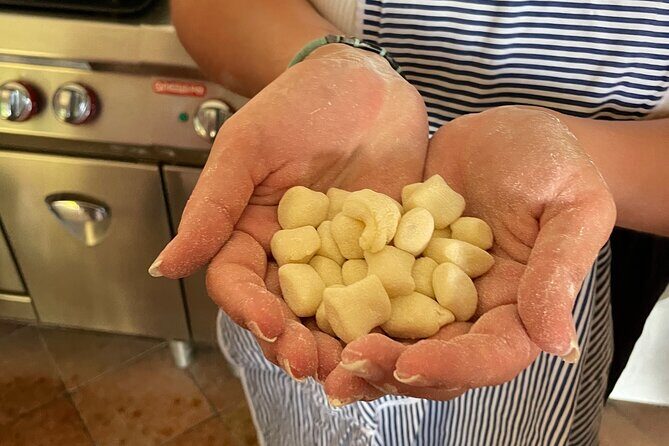 Private Cooking Class in Sorrento & garden visit. - Lunch with local wine and beers (and why it changes the vibe)