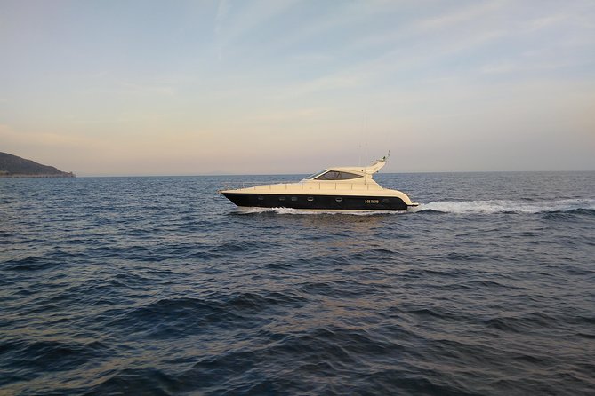Private Cruise around Capri - yacht 50' - What’s included onboard, and what costs extra