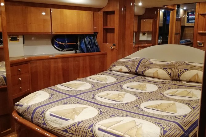 Private Cruise around Capri - yacht 50' - Service style: English commentary and a friendly crew