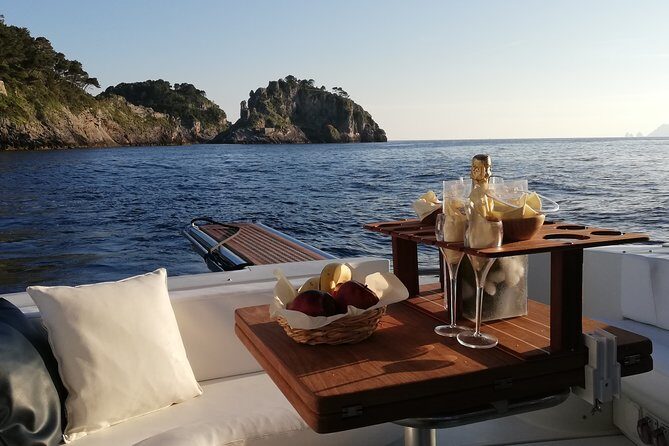 Private Cruise from Naples to Capri and Amalfi Coast - yacht 40' - Key things you’ll notice on this Naples-to-Capri yacht day