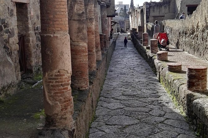Private Guided Tour Of Naples Historic Center & Pompeii - Cathedral and San Gennaro: a Naples identity stop