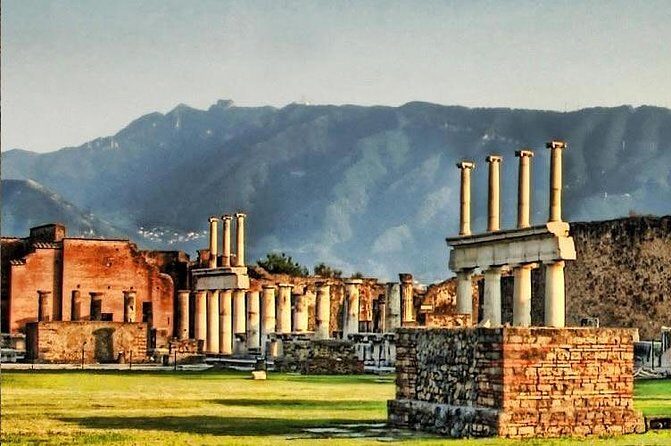 Private Guided Tour of Pompeii. Sunset Tour - Granai del Foro museum: storage that says a lot