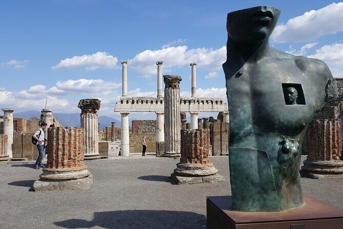 Private half-day tour with expert guide in the archaeological site of Pompeii - Foro de Pompeya: The Largest Square Where Civic Life Happened
