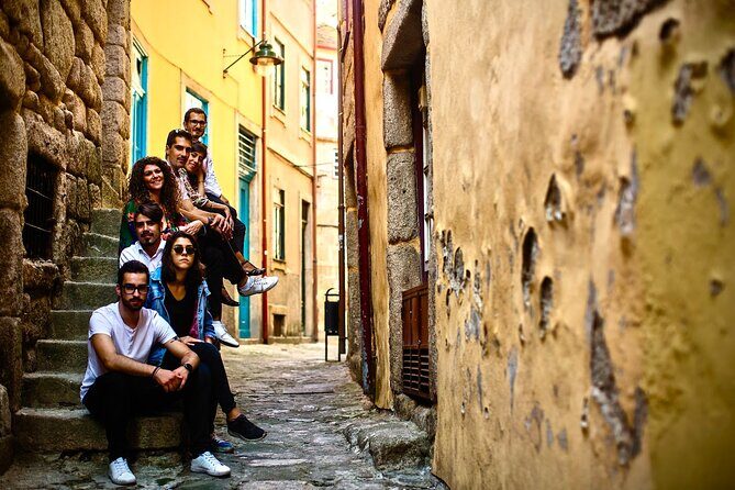 Private Naples Culinary Tour: Pizza, Wine & Local Tastings - The middle squares and the Dominican church stop