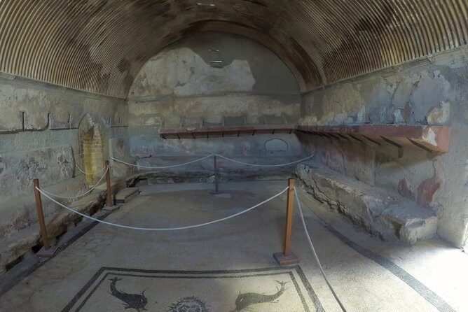 Private Pompeii and Herculaneum from SORRENTO - Pompeii Scavi: 2 hours to understand the Roman commercial city