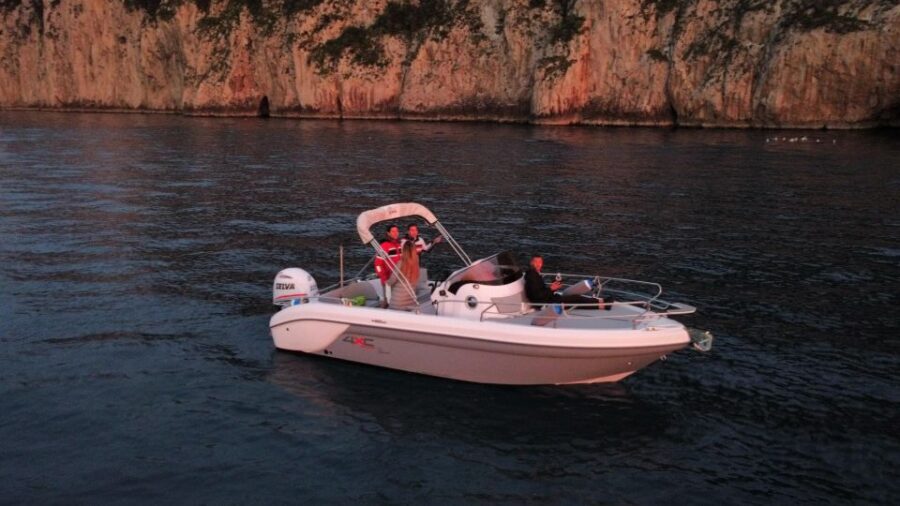 Private Sunset boat tour - Prosecco and sunset: how the vibe stays relaxed